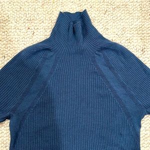 Staple Uniqlo wool turtleneck size small